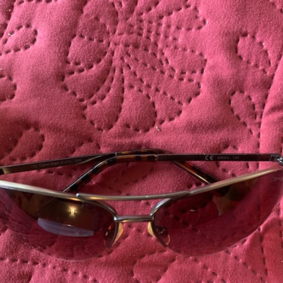 Calvin Klein sunglasses , good condition black with tortuous shell - Picture 3 of 5